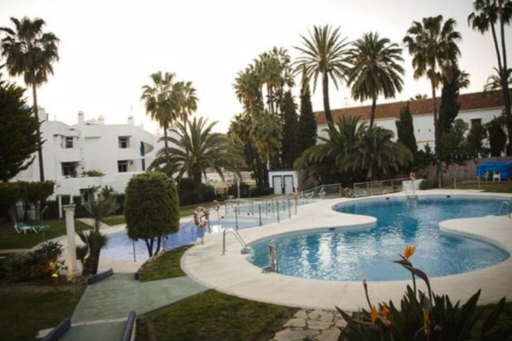 Middle Floor Apartment Calahonda Málaga - image 10