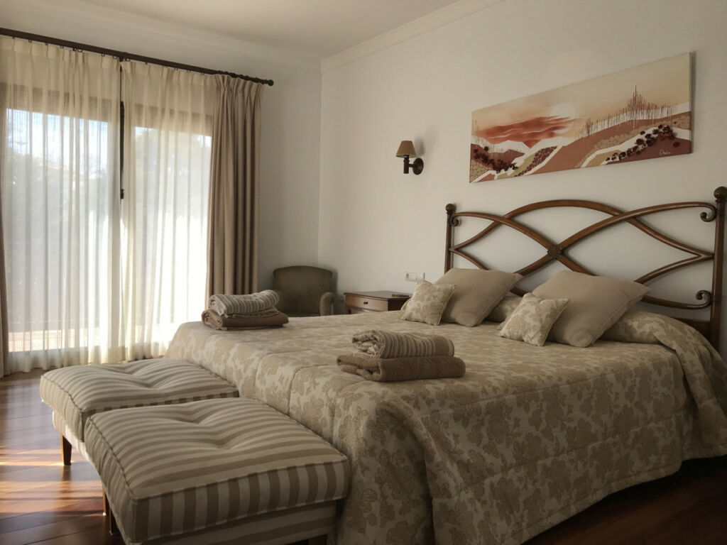 Detached Villa Benahavís Málaga - image 4
