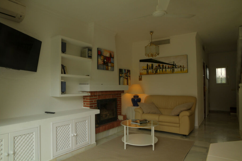 Townhouse Aloha Málaga - image 10