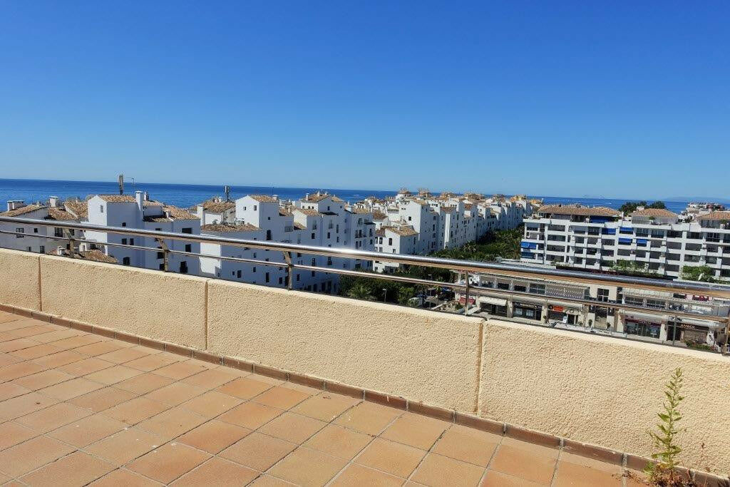 Top Floor Apartment Puerto Banús Málaga - image 10