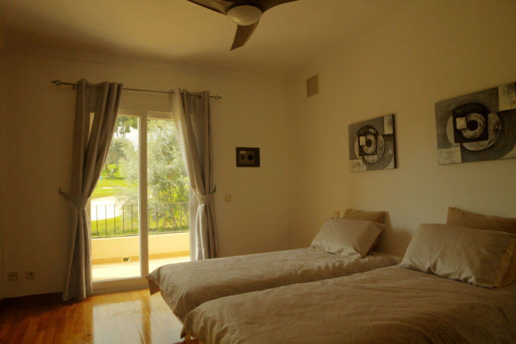 Townhouse Aloha Málaga - image 3