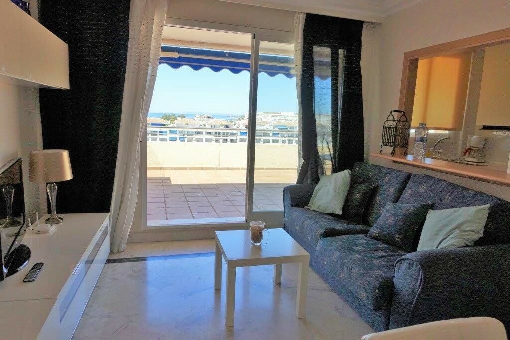 Top Floor Apartment Puerto Banús Málaga - image 4
