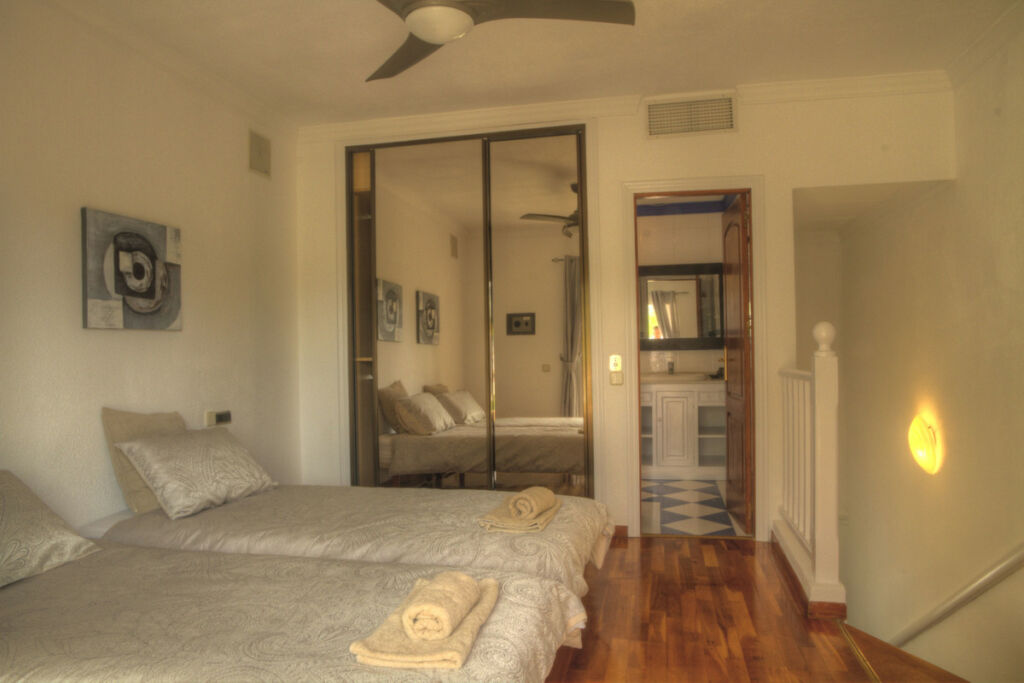 Townhouse Aloha Málaga - image 7