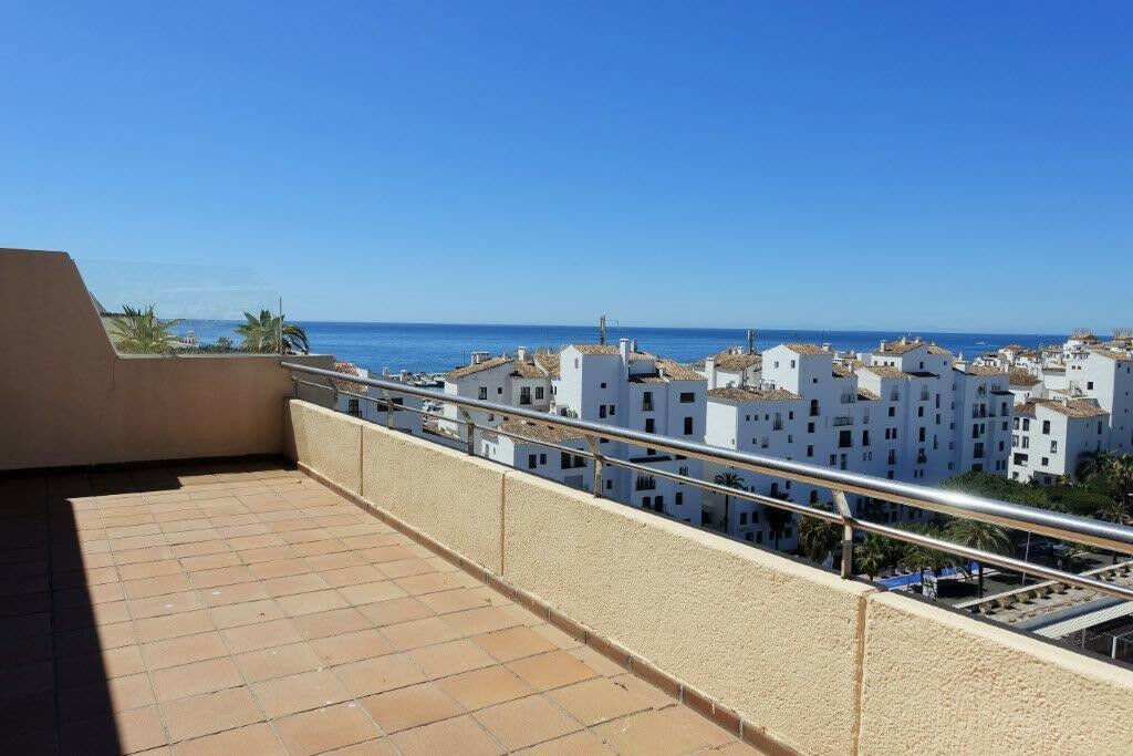 Top Floor Apartment Puerto Banús Málaga - image 9