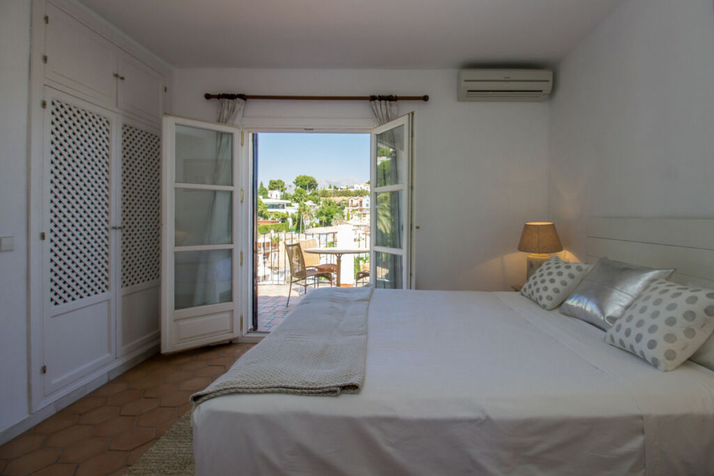 Townhouse La Heredia Málaga - image 12