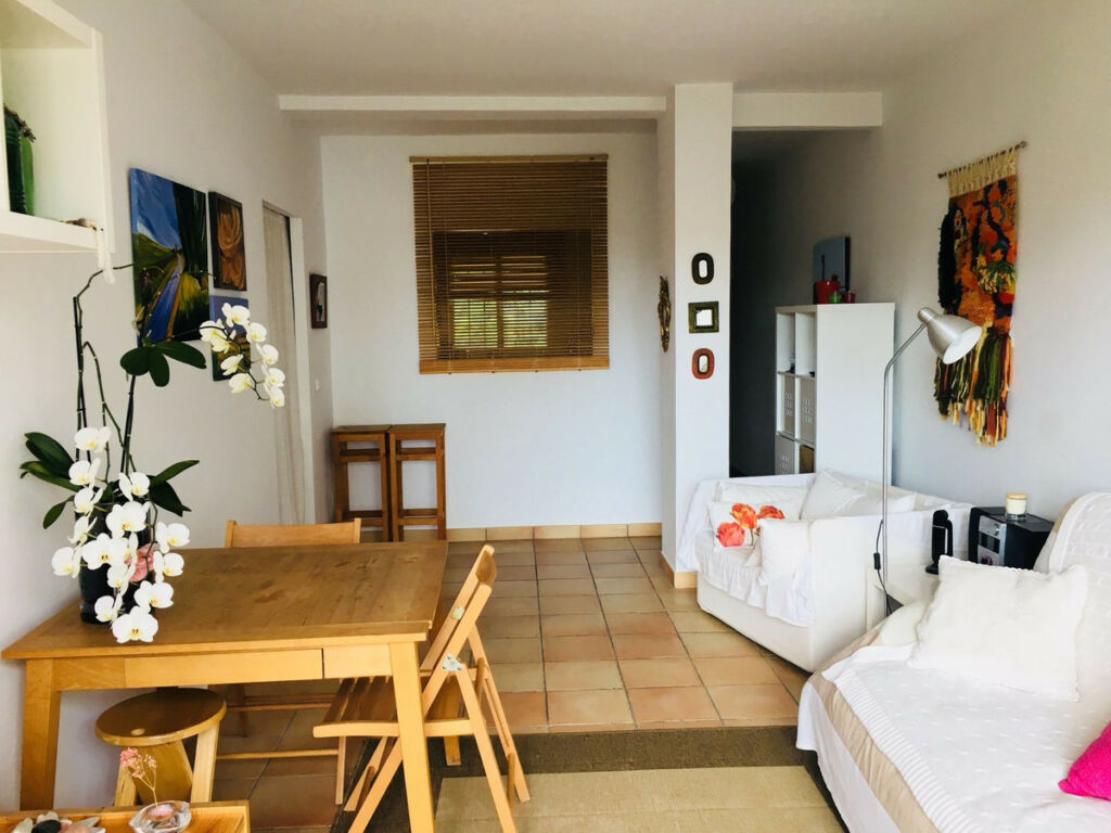 Middle Floor Apartment Puerto Banús Málaga - image 2