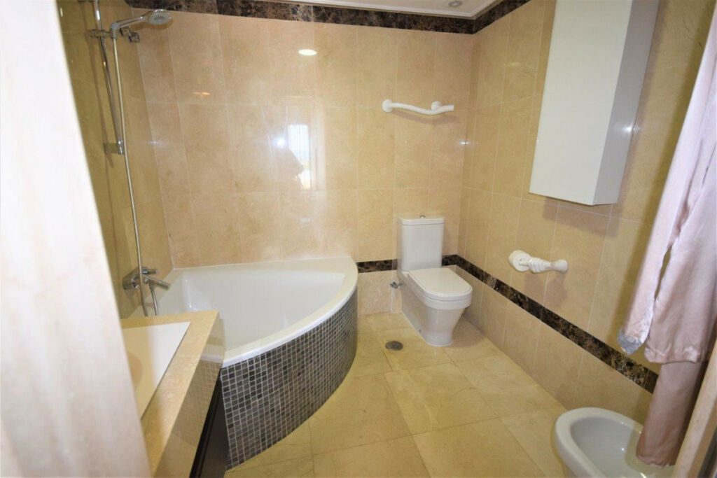 Ground Floor Apartment New Golden Mile Málaga - image 7