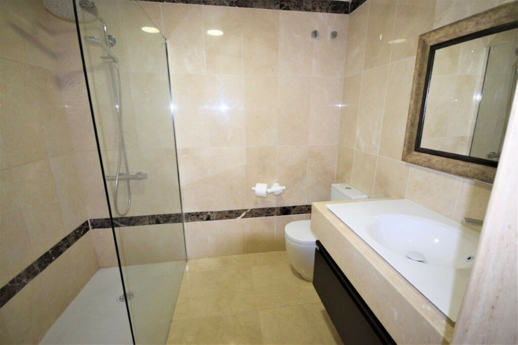 Ground Floor Apartment New Golden Mile Málaga - image 9