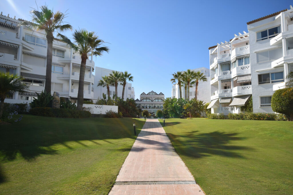 Ground Floor Apartment Puerto Banús Málaga - image 6