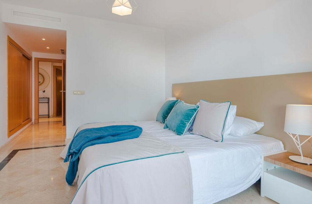 Middle Floor Apartment Casares Playa Málaga - image 11