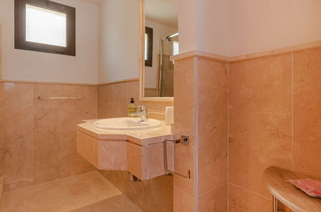 Middle Floor Apartment Casares Playa Málaga - image 12