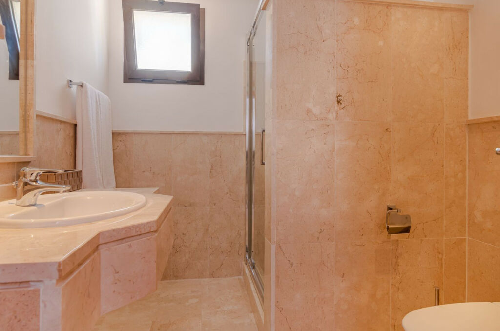 Middle Floor Apartment Casares Playa Málaga - image 12