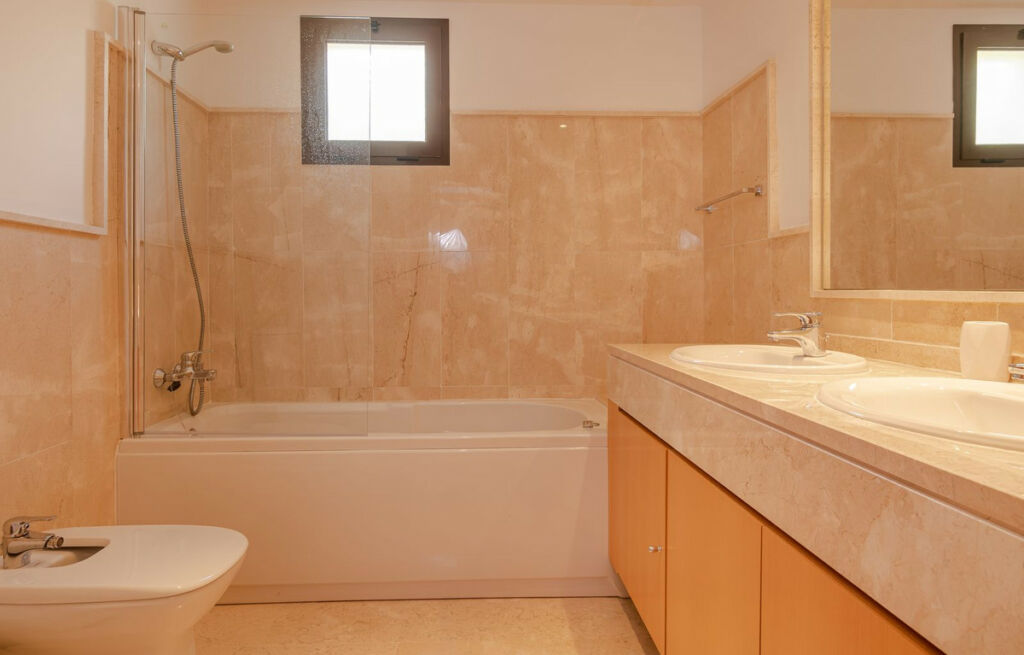 Middle Floor Apartment Casares Playa Málaga - image 14