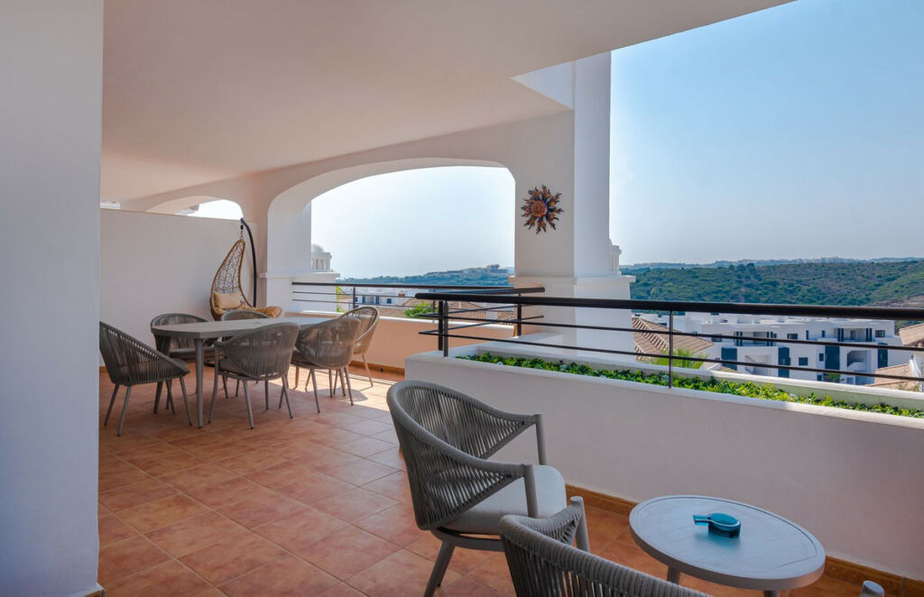 Middle Floor Apartment Casares Playa Málaga - image 5