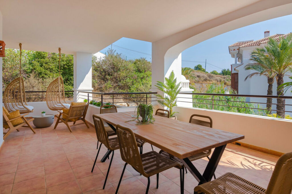 Middle Floor Apartment Casares Playa Málaga - image 5