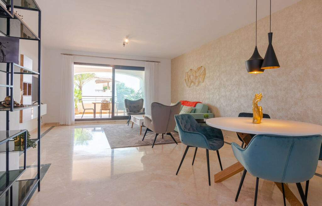 Middle Floor Apartment Casares Playa Málaga - image 8