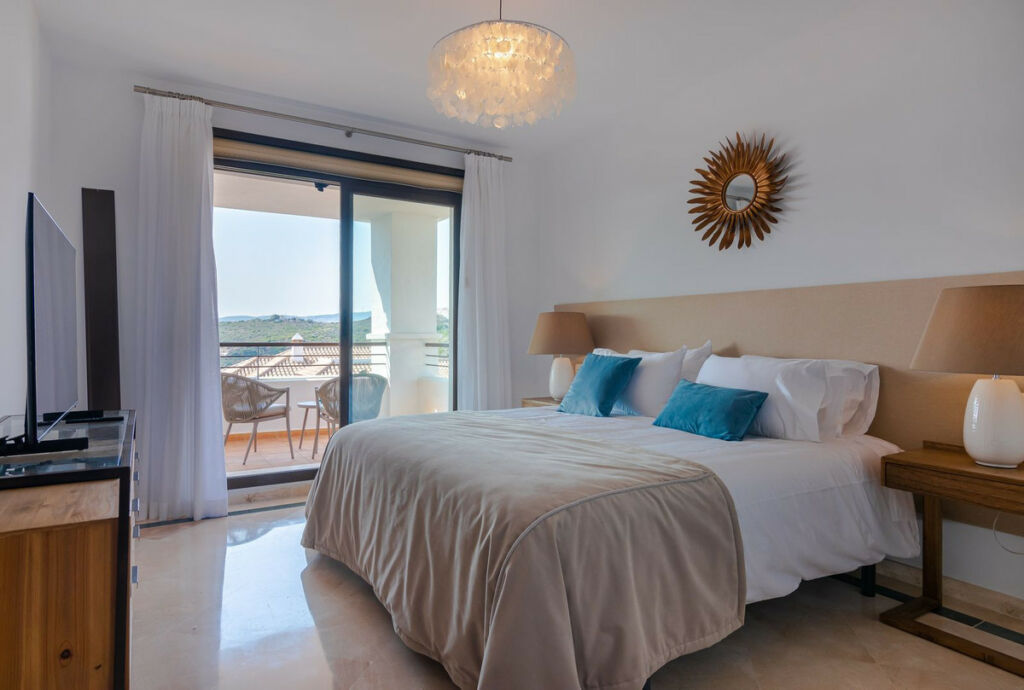 Middle Floor Apartment Casares Playa Málaga - image 8