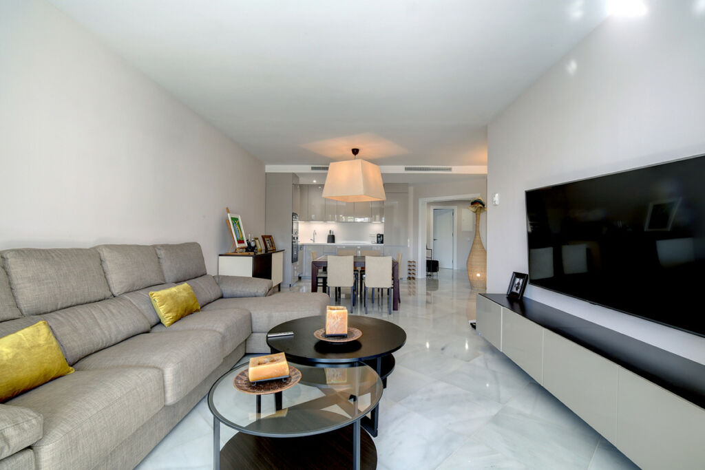 Middle Floor Apartment Nueva Andalucía Málaga - image 10
