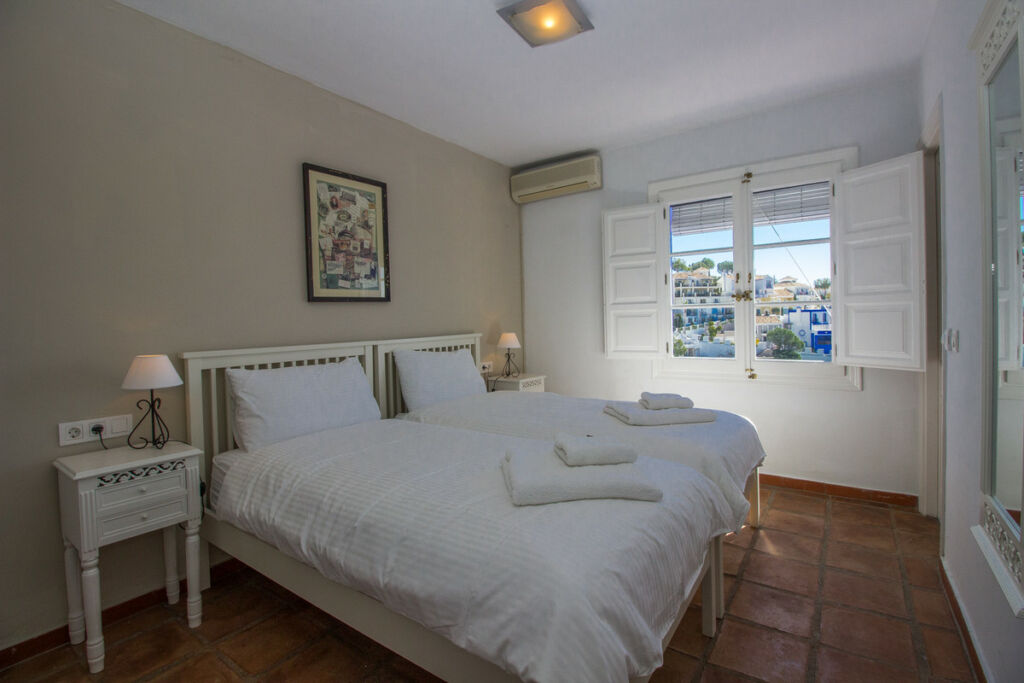 Townhouse La Heredia Málaga - image 10