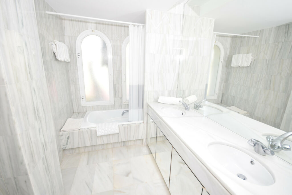 Ground Floor Apartment Estepona Málaga - image 18
