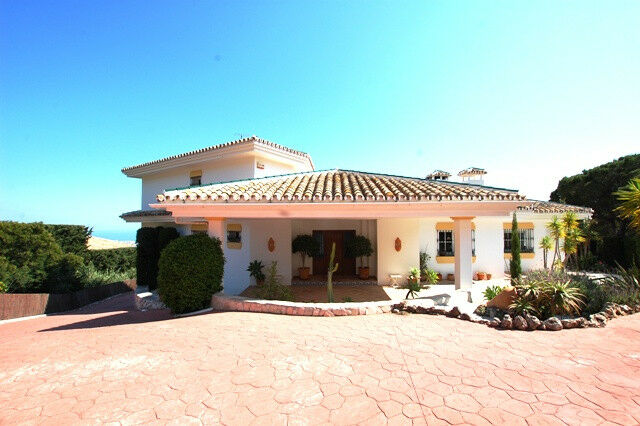 Detached Villa Valtocado Málaga - image 2