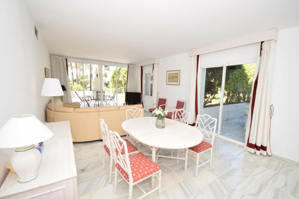 Ground Floor Apartment Estepona Málaga - image 2