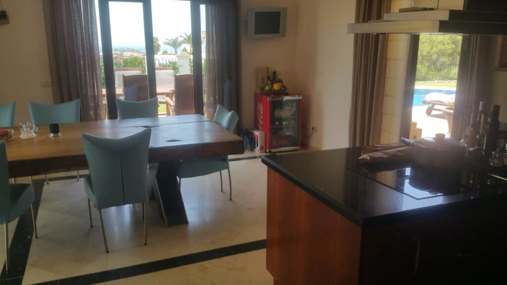 Detached Villa Benahavís Málaga - image 3