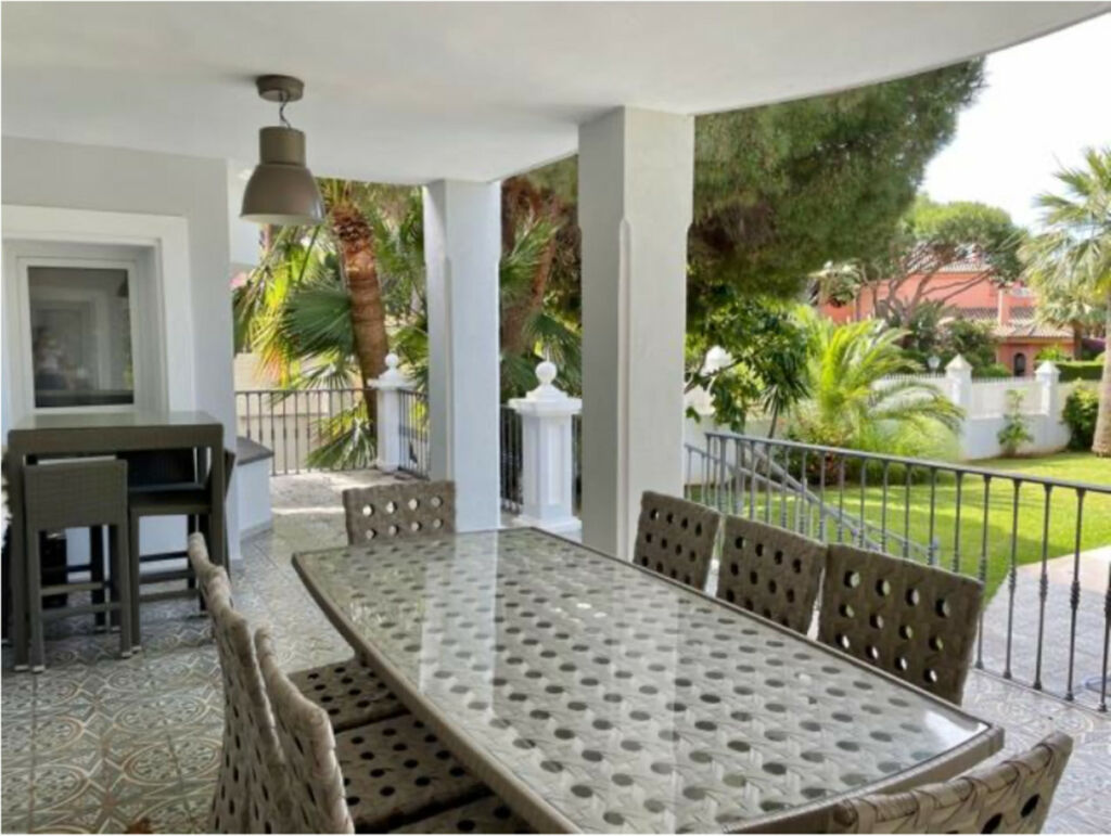 Detached Villa Marbella Málaga - image 4