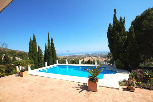 Detached Villa Valtocado Málaga - image 4