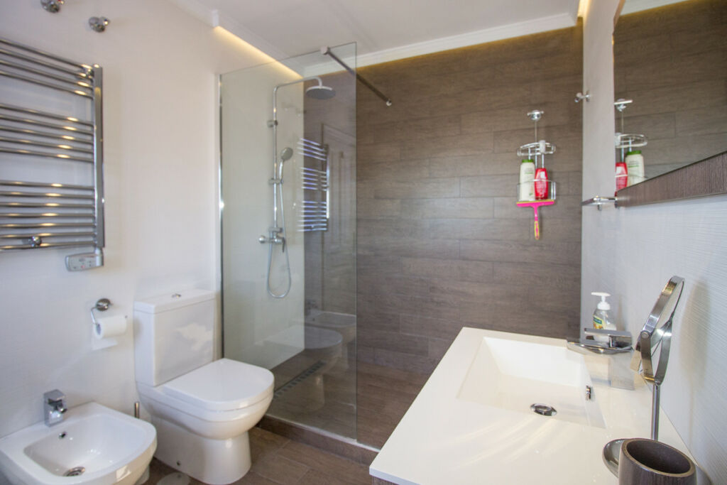 Townhouse La Heredia Málaga - image 7