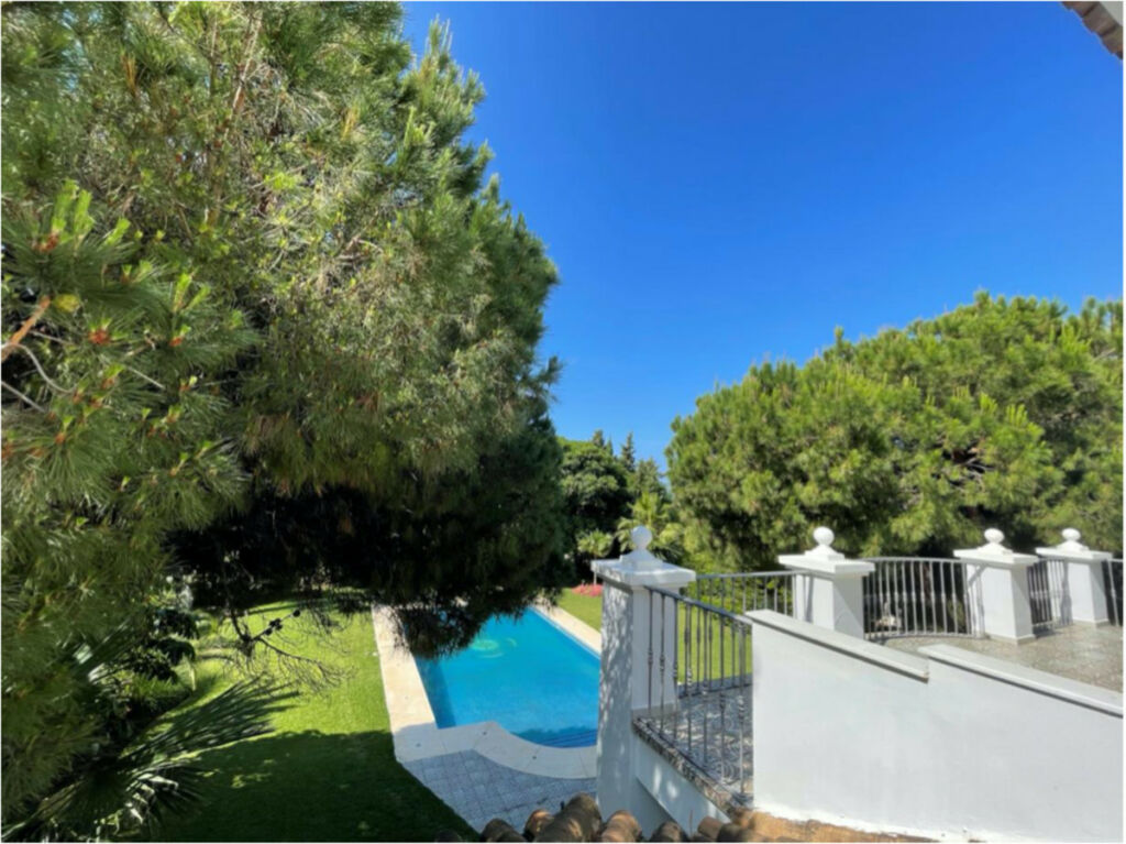 Detached Villa Marbella Málaga - image 8
