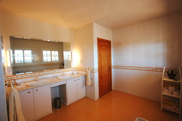 Detached Villa Valtocado Málaga - image 9