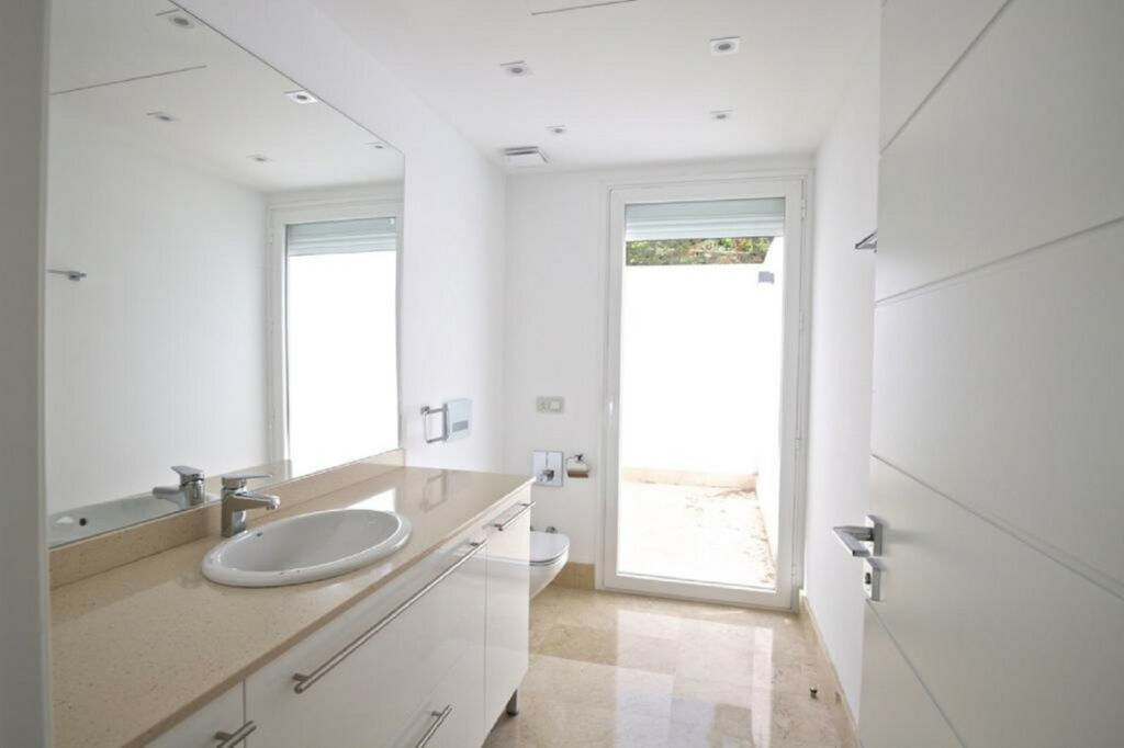 Detached Villa Las Brisas Málaga - image 13