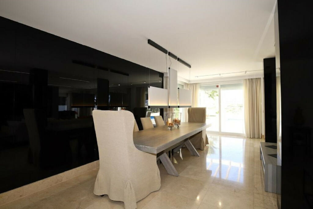 Detached Villa Las Brisas Málaga - image 5