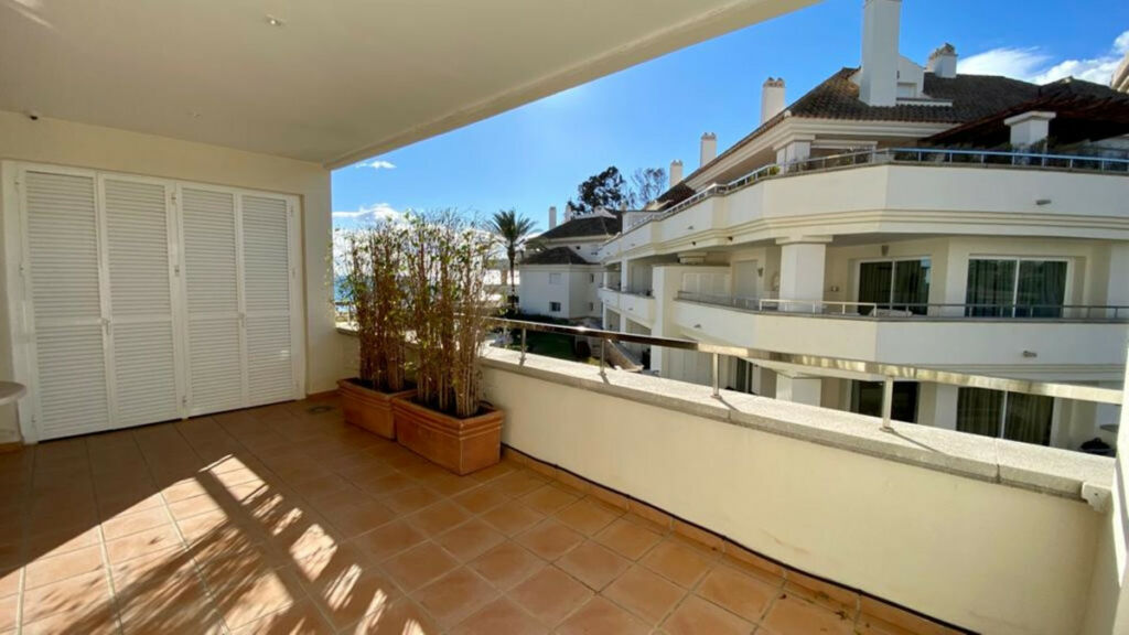 Top Floor Apartment Estepona Málaga - image 11