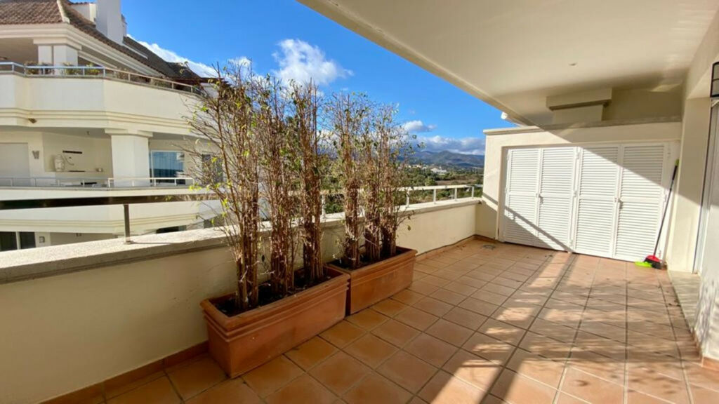 Top Floor Apartment Estepona Málaga - image 12