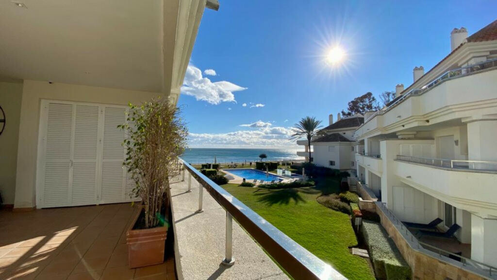 Top Floor Apartment Estepona Málaga - image 13