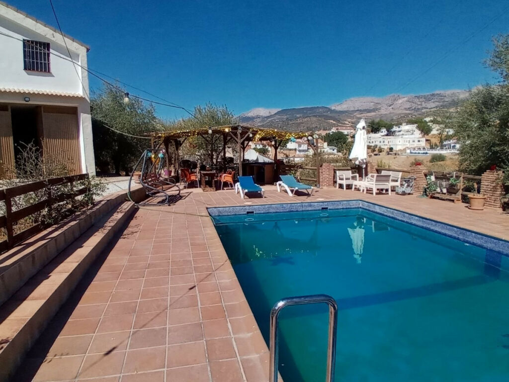 Detached Villa Riogordo Málaga - image 21