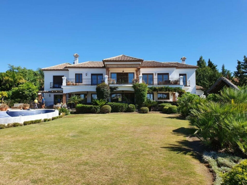 Detached Villa Benahavís Málaga - image 3