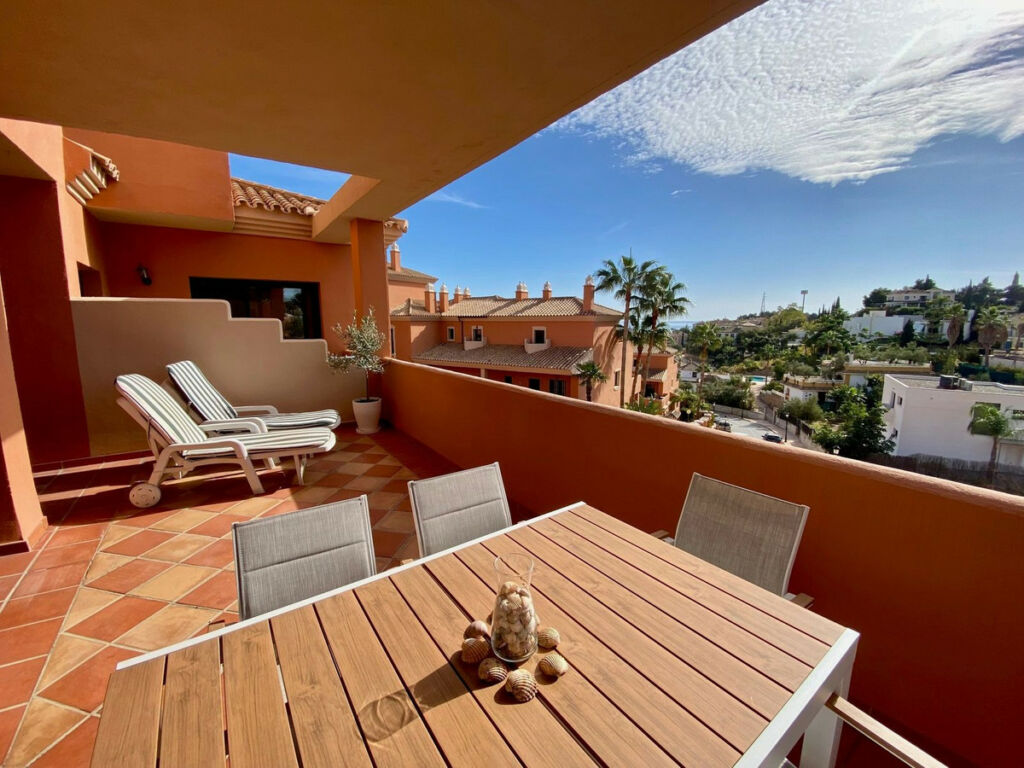 Middle Floor Apartment Elviria Málaga - image 3