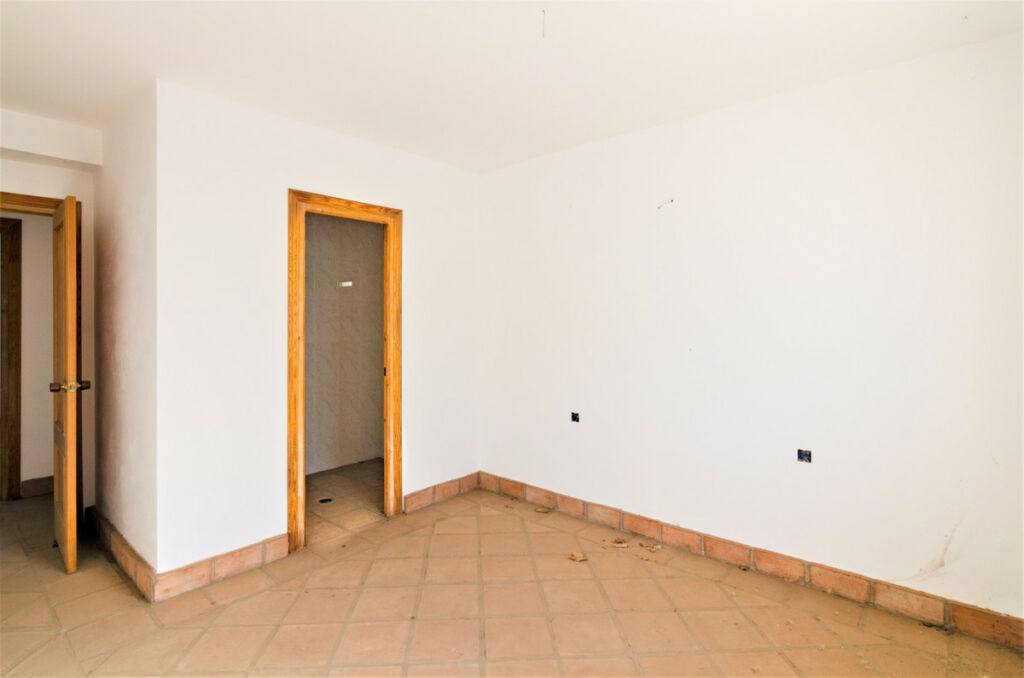Detached Villa La Viñuela Málaga - image 10