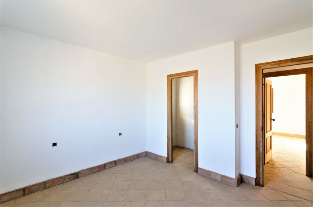 Detached Villa La Viñuela Málaga - image 22