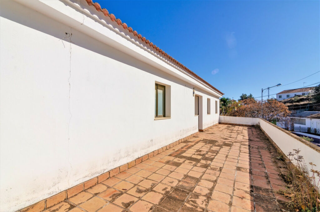 Detached Villa La Viñuela Málaga - image 6
