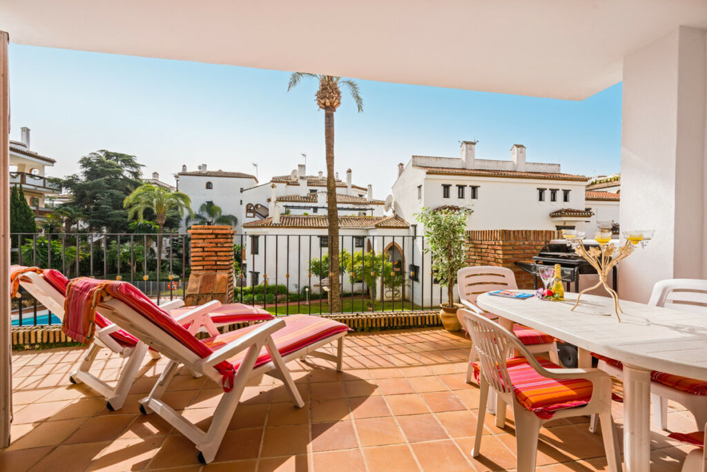 Middle Floor Apartment Calahonda Málaga - image 7