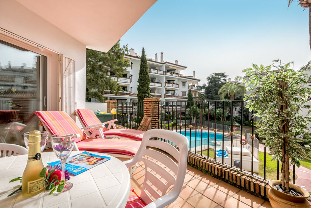 Middle Floor Apartment Calahonda Málaga - image 8