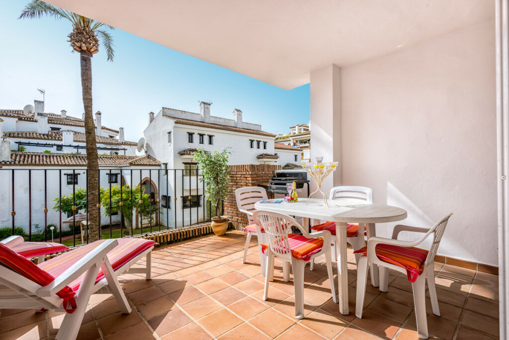 Middle Floor Apartment Calahonda Málaga - image 9