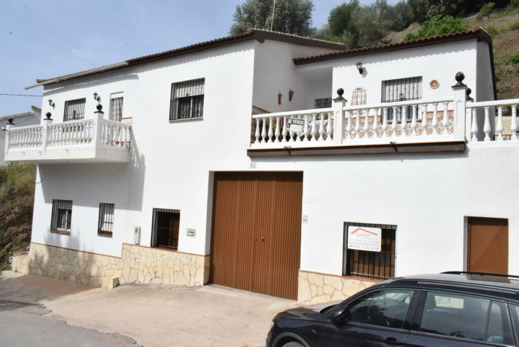 Detached Villa La Viñuela Málaga - image 2
