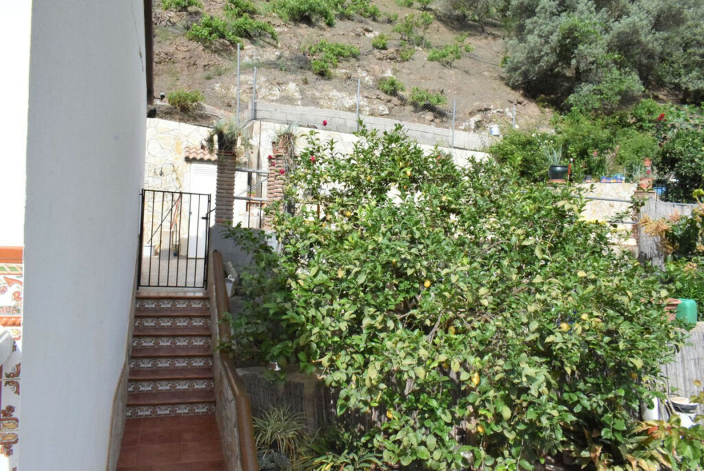 Detached Villa La Viñuela Málaga - image 27