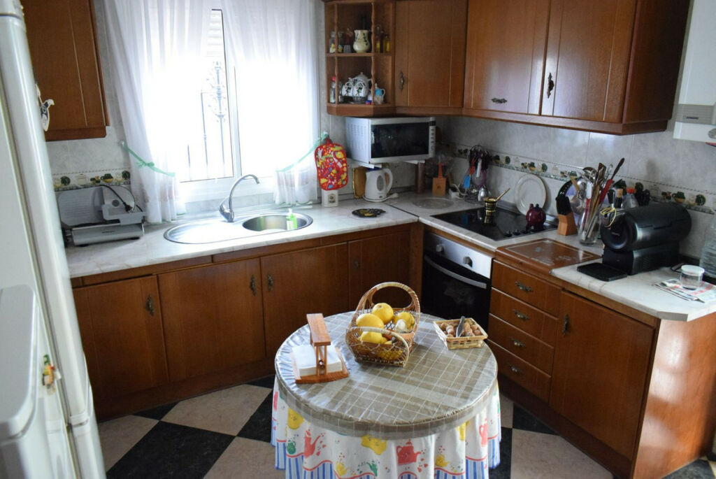 Detached Villa La Viñuela Málaga - image 8