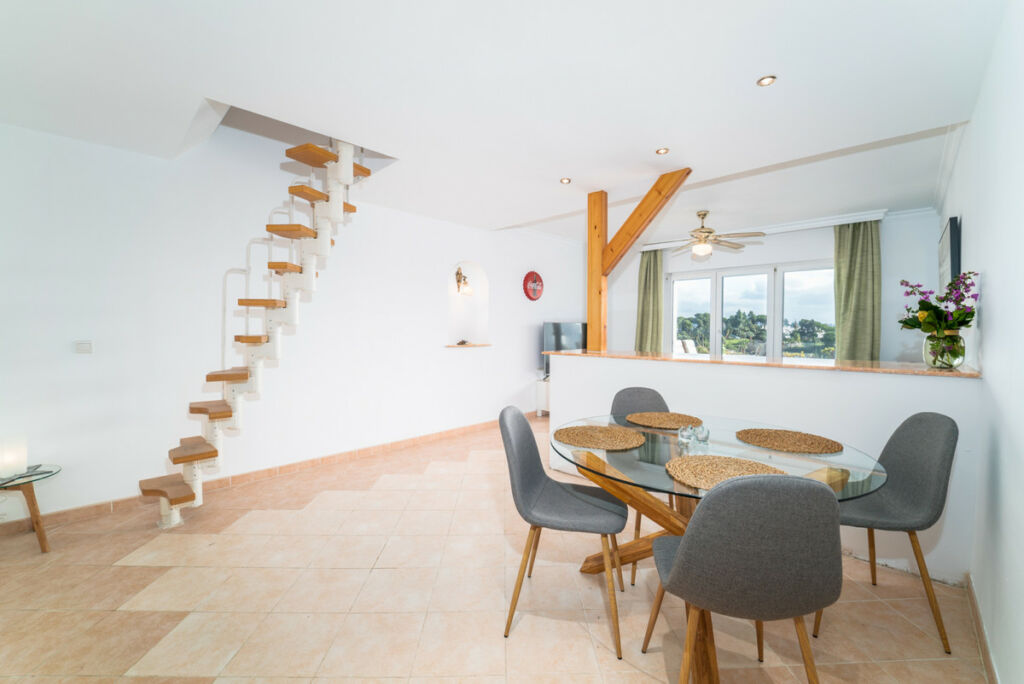 Top Floor Apartment Nueva Andalucía Málaga - image 5